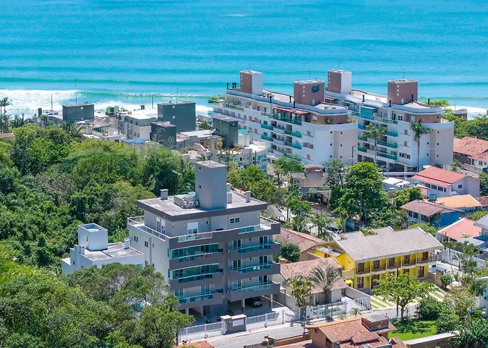 Apartamento a 150 metros da Praia Bombinhas com 110m2 Natureza e Praia juntos Apt Completo pra toda família com Elevador #Uma verdadeira Experiência#